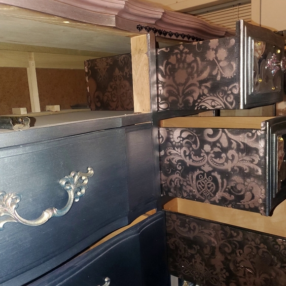 ANTIQUE THOMASVILLE FRENCH PROVENCIAL 9 drawer dresser - Picture 3 of 16